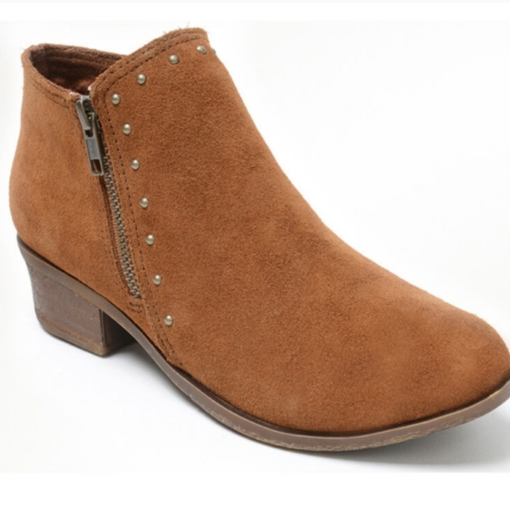 Minnetonka Soft Suede Ankle Bootie 6.5
